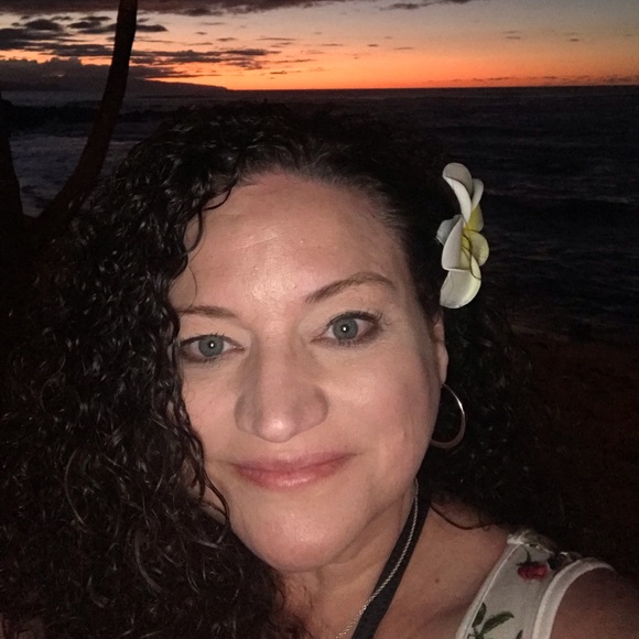 Meet your Posher, Christy - Picture 1 of 5